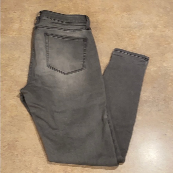 women's gray jeggings